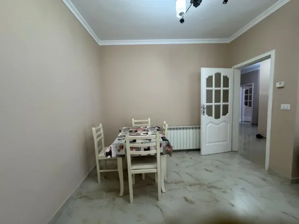 Tirane, jepet me qera apartament 2+1+Ballkon Kati 3, 110 m² 500 € 