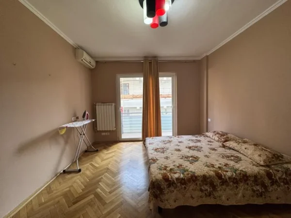 Tirane, jepet me qera apartament 2+1+Ballkon Kati 3, 110 m² 500 € 
