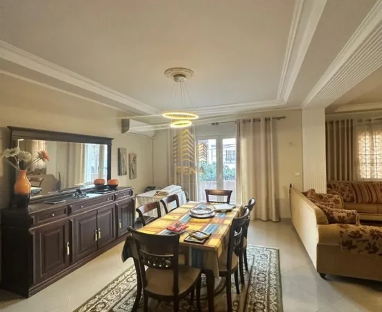 Tirane, jepet me qera apartament 2+1+Ballkon Kati 2, 240 m² 1.500 € (Porcelan, prane UET)