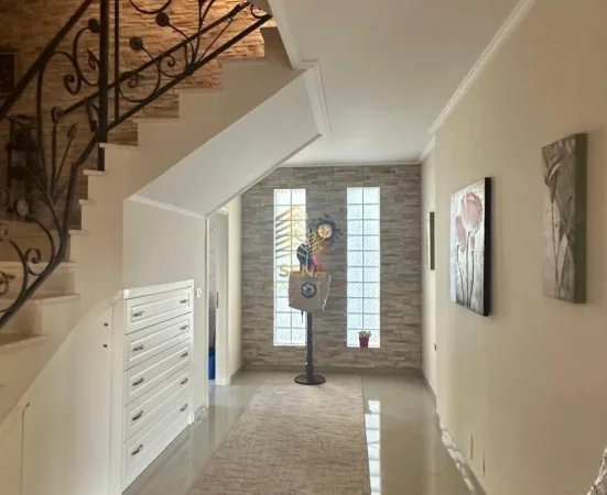 Tirane, jepet me qera apartament 2+1+Ballkon Kati 2, 240 m² 1.500 € (Porcelan, prane UET)