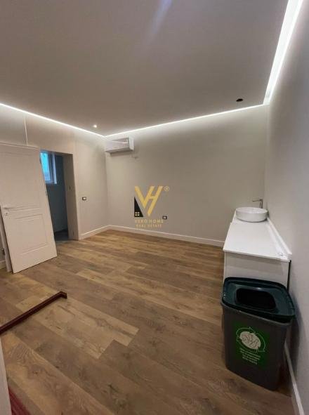 Tirane, jepet me qera dyqan Kati 0, 70 m² 1.500 € (KOMUNA E PARISIT)