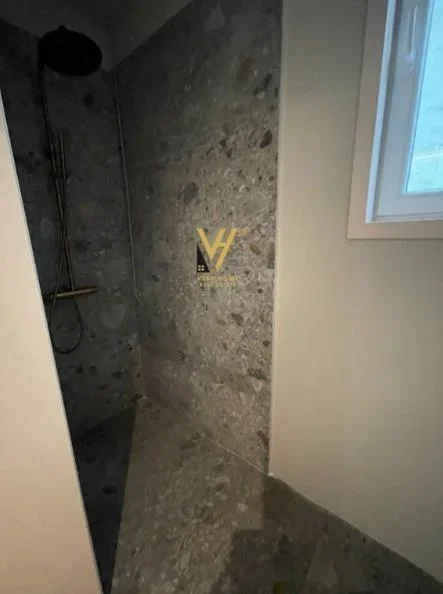 Tirane, jepet me qera dyqan Kati 0, 70 m² 1.500 € (KOMUNA E PARISIT)