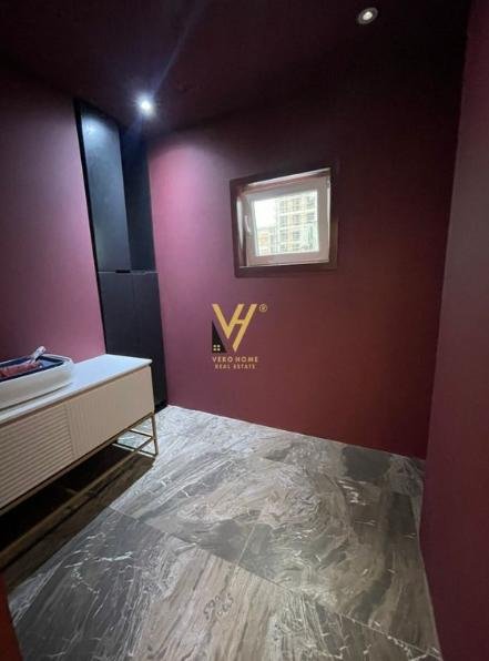 Tirane, jepet me qera dyqan Kati 0, 70 m² 1.500 € (KOMUNA E PARISIT)