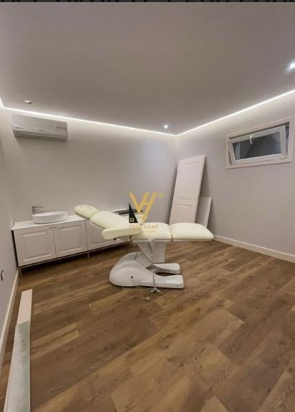 Tirane, jepet me qera dyqan Kati 0, 70 m² 1.500 € (KOMUNA E PARISIT)