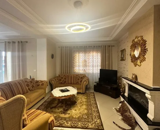 Tirane, jepet me qera apartament 2+1+Ballkon Kati 2, 240 m² 1.500 € (Porcelan, prane UET)