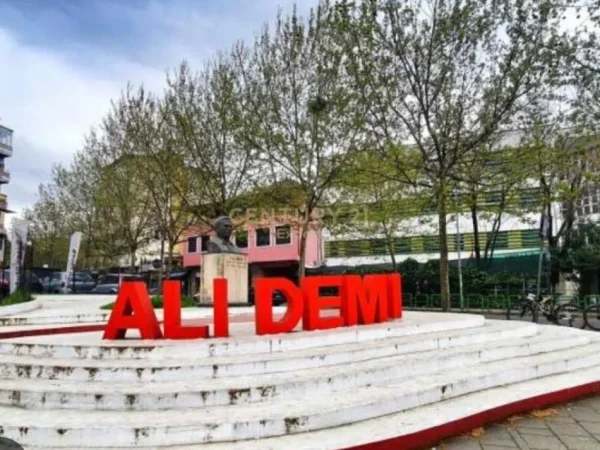 Tirane, shitet apartament 1+1+Aneks+Ballkon Kati 2, 71 m² 150.000 € 