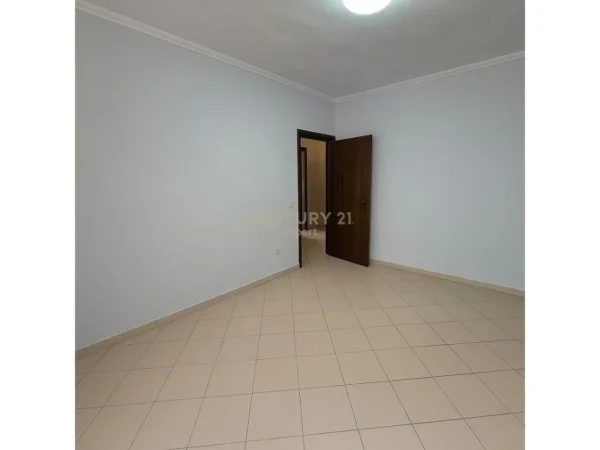 Tirane, shitet apartament 1+1+Aneks+Ballkon Kati 2, 71 m² 150.000 € 
