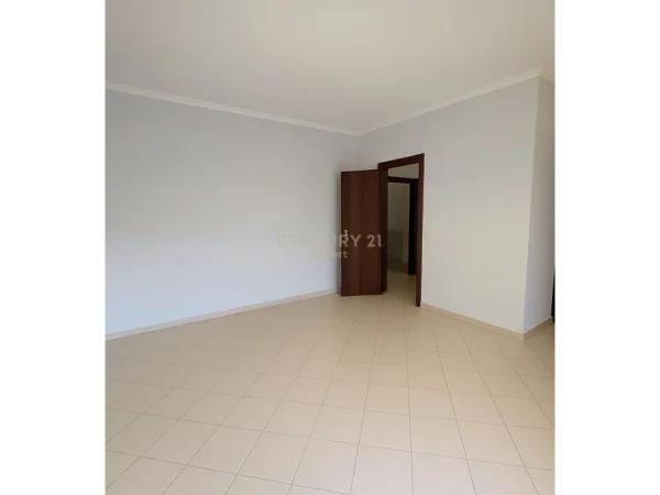 Tirane, shitet apartament 1+1+Aneks+Ballkon Kati 2, 71 m² 150.000 € 