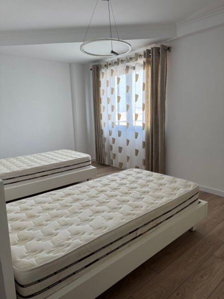 Tirane, jepet me qera apartament 2+1+Ballkon Kati 3, 85 m² 800 € (Kodra e Diellit)
