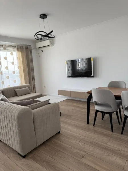 Tirane, jepet me qera apartament 2+1+Ballkon Kati 3, 85 m² 800 € (Kodra e Diellit)
