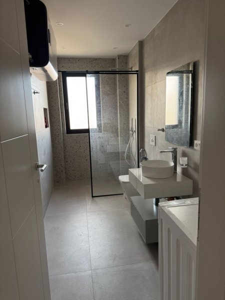 Tirane, jepet me qera apartament 2+1+Ballkon Kati 3, 85 m² 800 € (Kodra e Diellit)