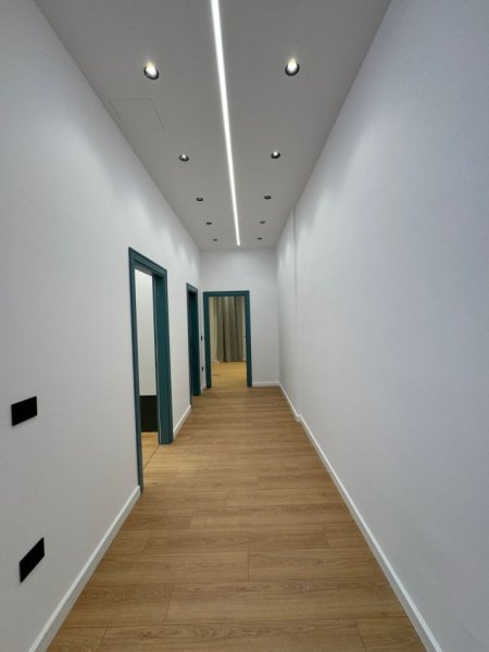 Tirane, jepet me qera apartament 2+1+Ballkon Kati 1, 85 m² 900 € (Kodra e Diellit)