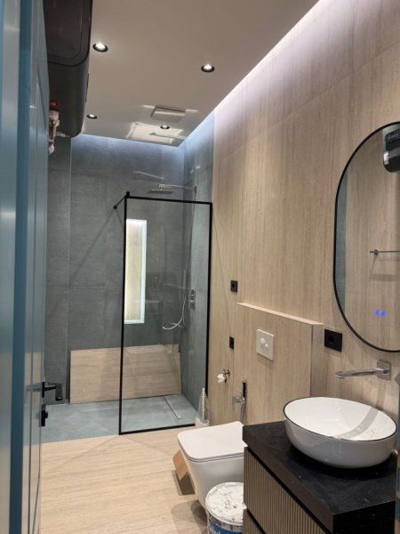 Tirane, jepet me qera apartament 2+1+Ballkon Kati 1, 85 m² 900 € (Kodra e Diellit)