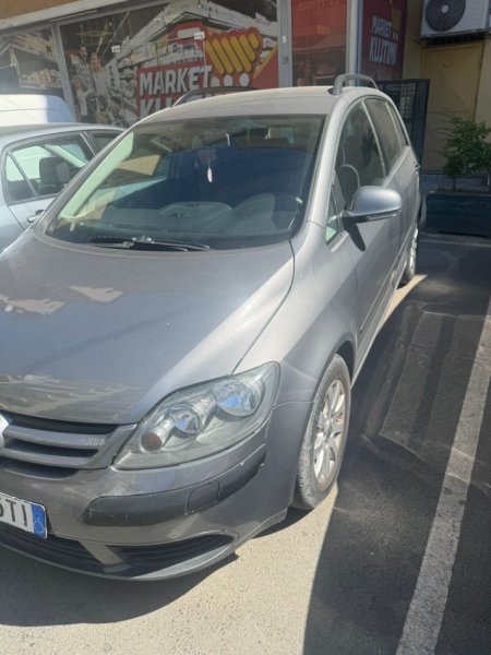 Tirane, shitet makine Volkswagen Nafte, gri e erret automatik Kondicioner