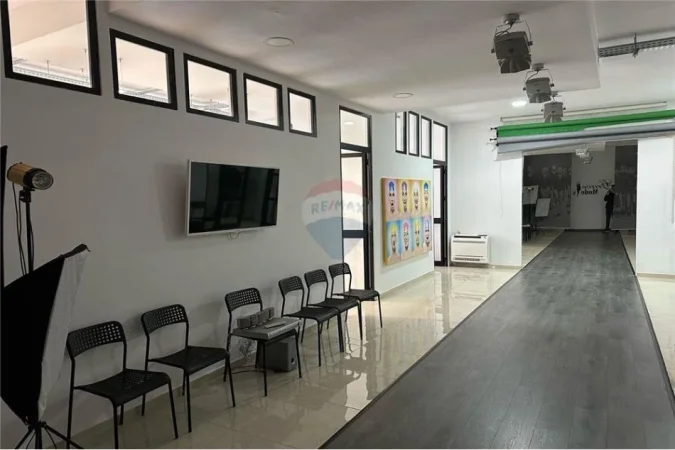 Tirane, jepet me qera dyqan Kati 1, 151 m² 2.000 € (Rruga Eduart Mano (ID: 530491004-162)