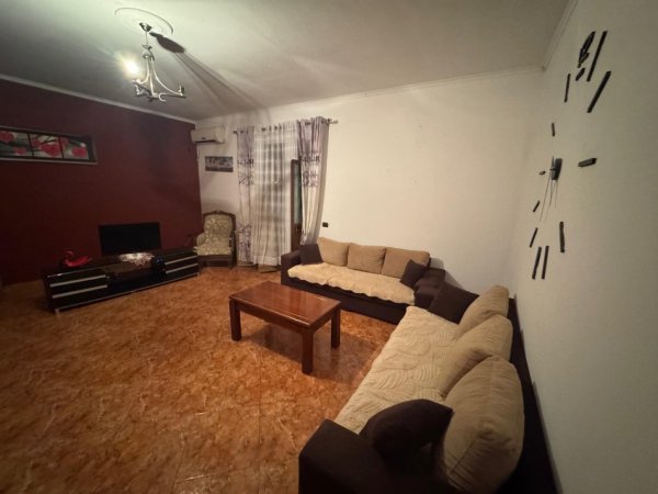Tirane, jepet me qera apartament 2+1 Kati 2, 400 € 