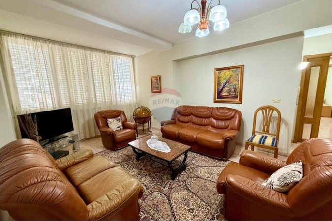 Tirane, jepet me qera apartament 2+1 Kati 4, 116 m² 800 € 