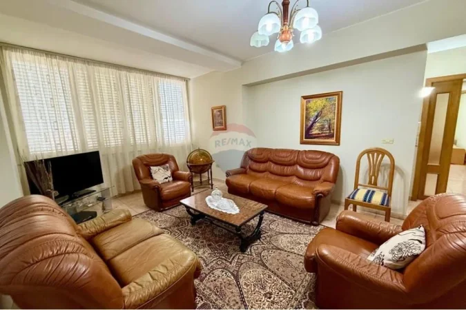 Tirane, jepet me qera apartament 2+1 Kati 4, 116 m² 800 € 