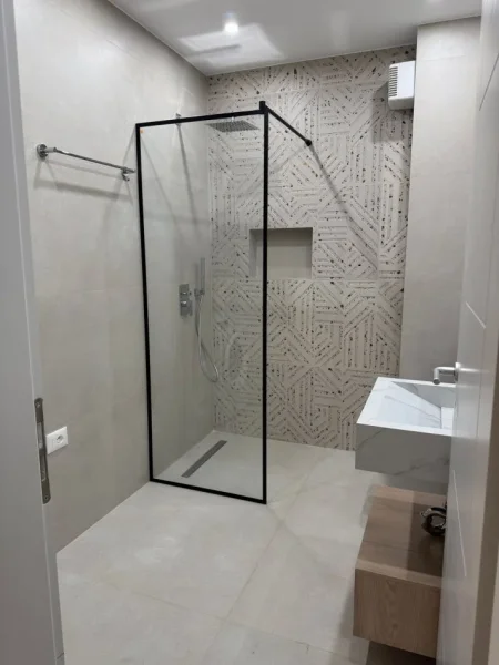 Tirane, jepet me qera apartament 2+1+Ballkon Kati 3, 85 m² 800 € (Kodra e Diellit)