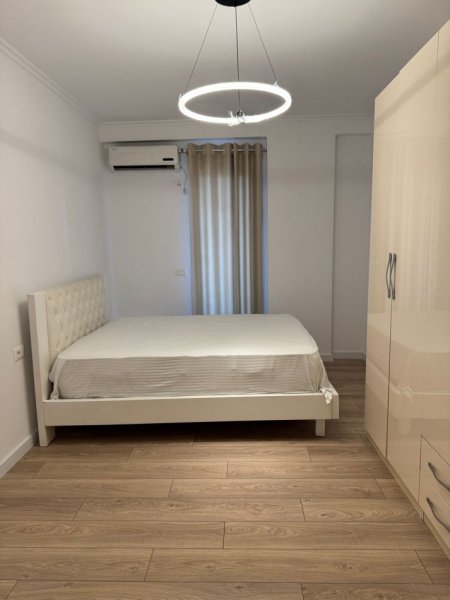 Tirane, jepet me qera apartament 2+1+Ballkon Kati 3, 85 m² 800 € (Kodra e Diellit)