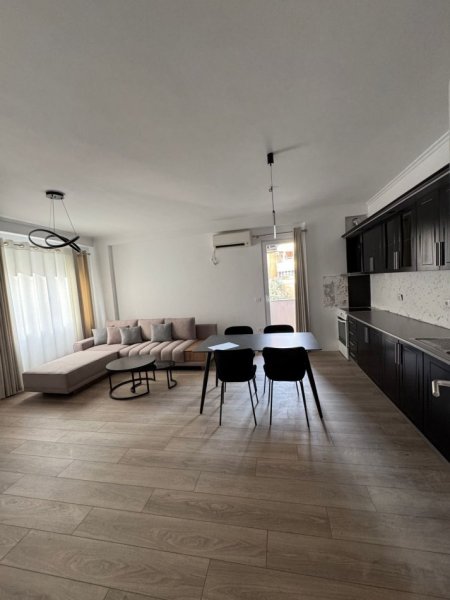 Tirane, jepet me qera apartament 2+1+Ballkon Kati 1, 85 m² 800 € (Kodra e Diellit)