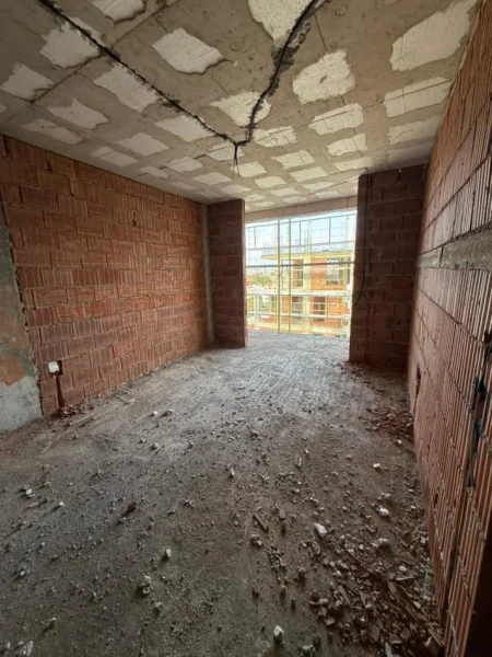 Tirane, shitet apartament 1+1+Ballkon Kati 3, 68 m² 94.000 € (Ali Dem)