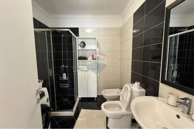 Tirane, jepet me qera apartament 2+1+Ballkon Kati 5, 105 m² 550 € (Rruga: Tom Plezha)