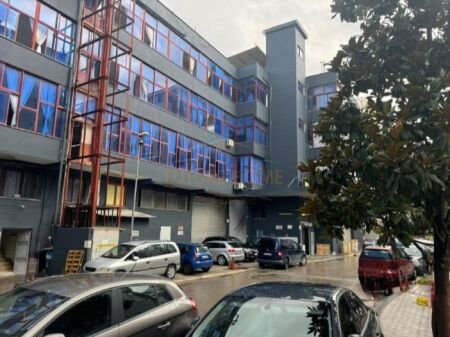 Tirane, jepet me qera ambjent biznesi Kati 0, 1.192 m² 8.400 € 