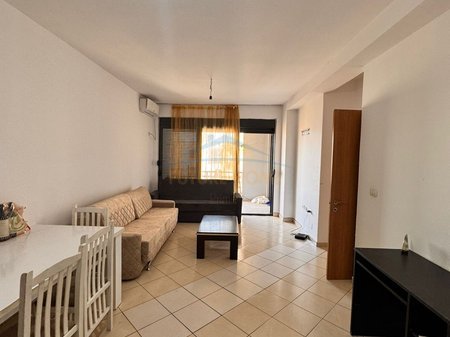 Tirane, jepet me qera apartament 2+1 Kati 8, 90 m² 450 € 