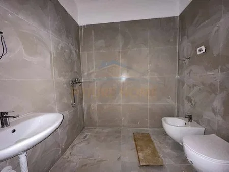 Tirane, jepet me qera apartament 2+1 Kati 5, 91 m² 350 € 