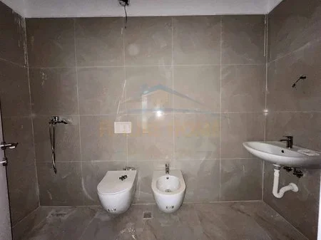 Tirane, jepet me qera apartament 2+1 Kati 5, 91 m² 350 € 