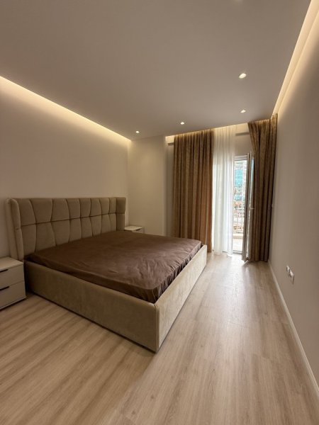 Tirane, jepet me qera apartament 1+1 Kati 3, 63 m² 700 € 