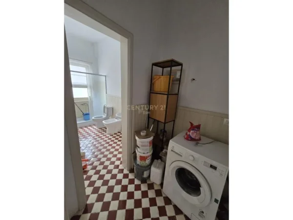 Durres, shes apartament duplex 2 Katshe , 183 m² 330.000 € 