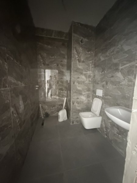 Tirane, jepet me qera zyre Kati 7, 60 m² 500 € 