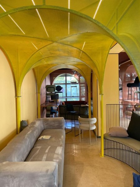 Tirane, jepet me qera ambjent biznesi Kati 2, 80 m² 850 € (Bulevardi Gjergj Fishta)