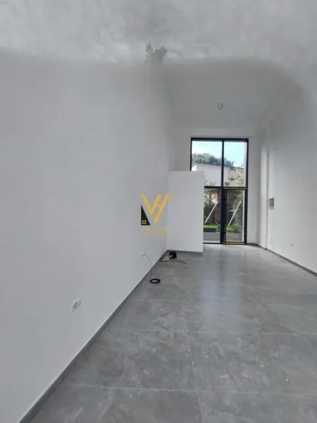Tirane, jepet me qera dyqan Kati 0, 28 m² 600 € (RRUGA E DIBRES)