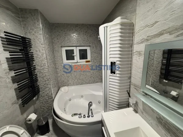Tirane, jepet me qera apartament 2+1 Kati 5, 110 m² 1.500 € (Blloku)