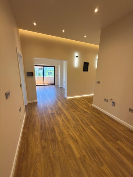 Tirane, jepet me qera 4+1 Kati 3, 170 m² 1.900 € (Vilat Gjermane)