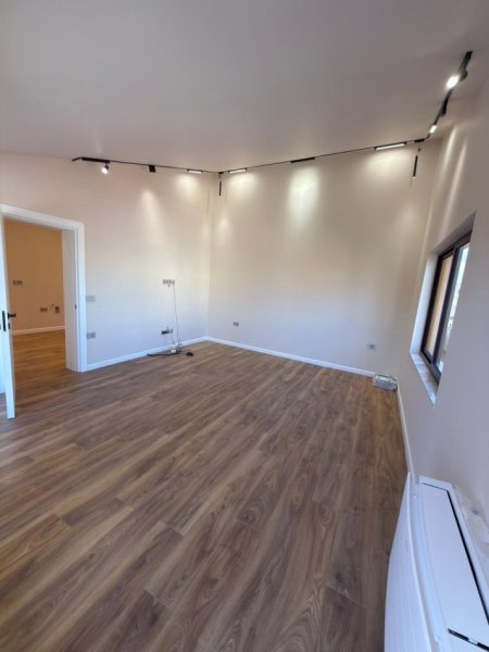 Tirane, jepet me qera 4+1 Kati 3, 170 m² 1.900 € (Vilat Gjermane)