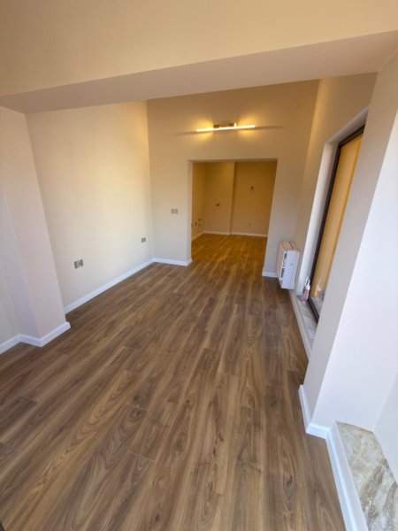 Tirane, jepet me qera 4+1 Kati 3, 170 m² 1.900 € (Vilat Gjermane)