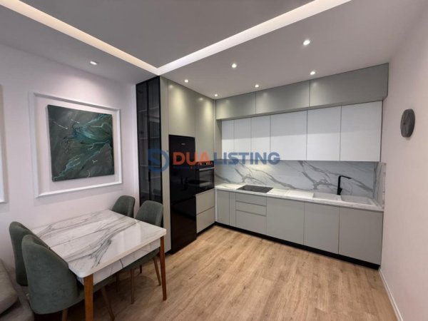 Tirane, jepet me qera apartament 2+1+Ballkon Kati 5, 110 m² 800 € (Porcelan)