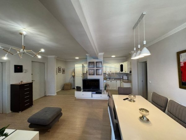 Tirane, jepet me qera apartament 3+1 Kati 6, 125 m² 1.100 € (Qender , Rruga Sulejman Pasha)