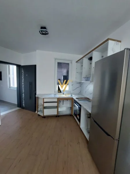 Tirane, jepet me qera apartament 2+1+Ballkon Kati 3, 75 m² 700 € (RRUGA E DIBRES)