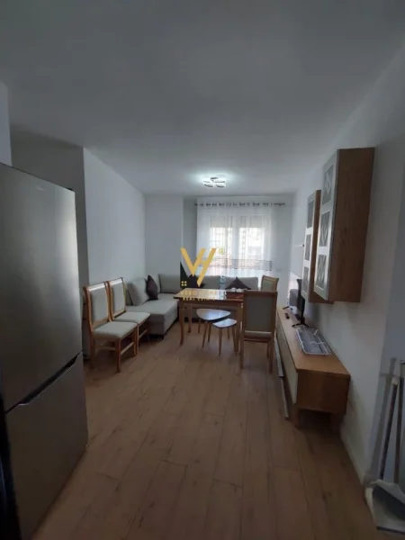 Tirane, jepet me qera apartament 2+1+Ballkon Kati 3, 75 m² 700 € (RRUGA E DIBRES)