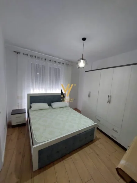 Tirane, jepet me qera apartament 2+1+Ballkon Kati 3, 75 m² 700 € (RRUGA E DIBRES)