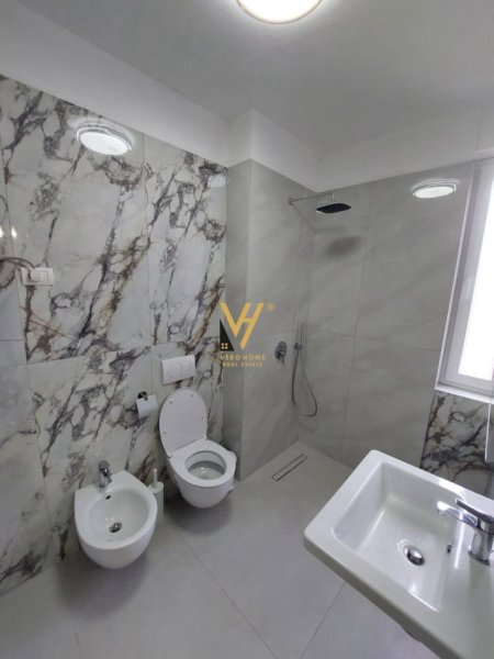 Tirane, jepet me qera apartament 2+1+Ballkon Kati 3, 75 m² 700 € (RRUGA E DIBRES)