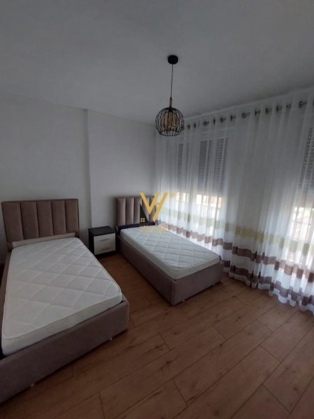 Tirane, jepet me qera apartament 2+1+Ballkon Kati 3, 75 m² 700 € (RRUGA E DIBRES)