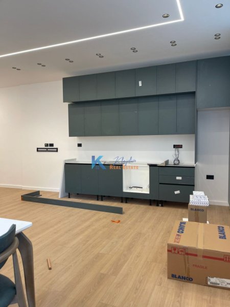 Tirane, jap me qera apartament 2+1 Kati 0, 85 m² 900 € (Kodra e Diellit)