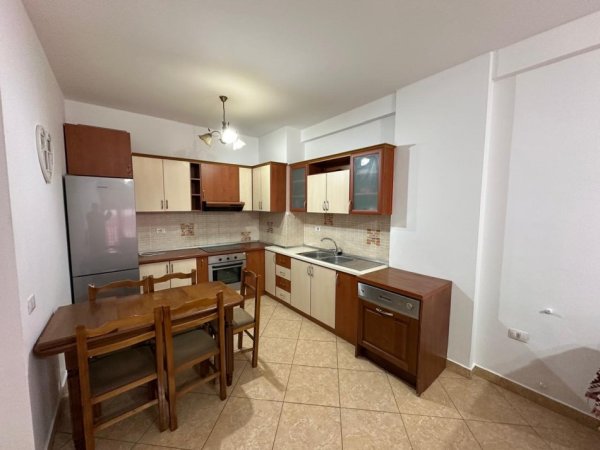 Tirane, jepet me qera apartament 3+1+2 Kati 8, 150 m² 900 € (Kompleksi Vizion Plus)