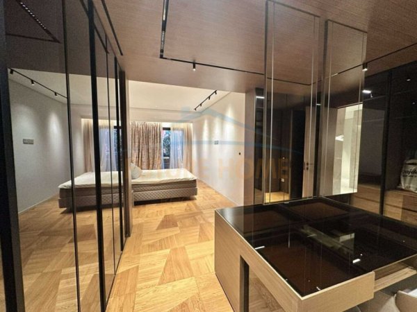 Tirane, shitet apartament 2+1 Kati 6, 211 m² 